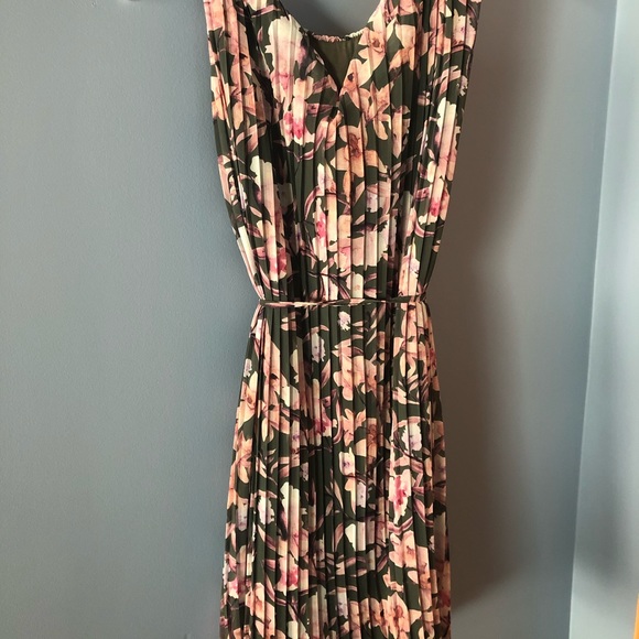 Flowery dress - Picture 2 of 2